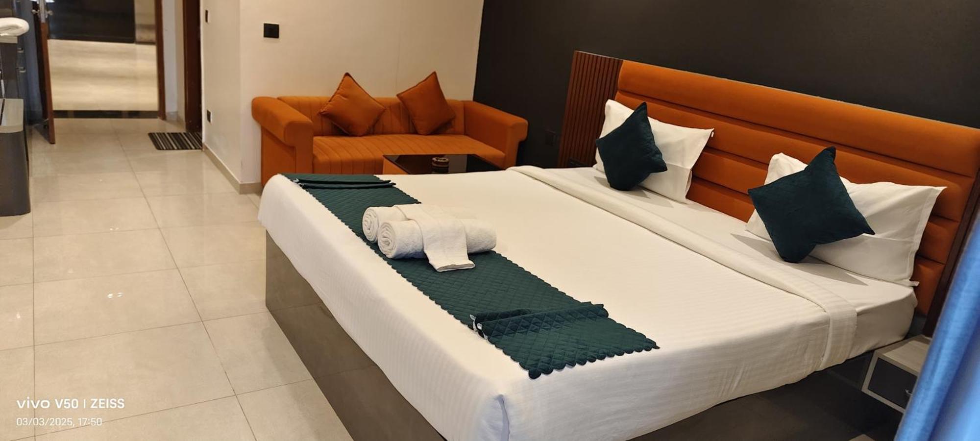 Hotel Maple Tree - Near Ekana Cricket Stadium - Lucknow Exteriör bild
