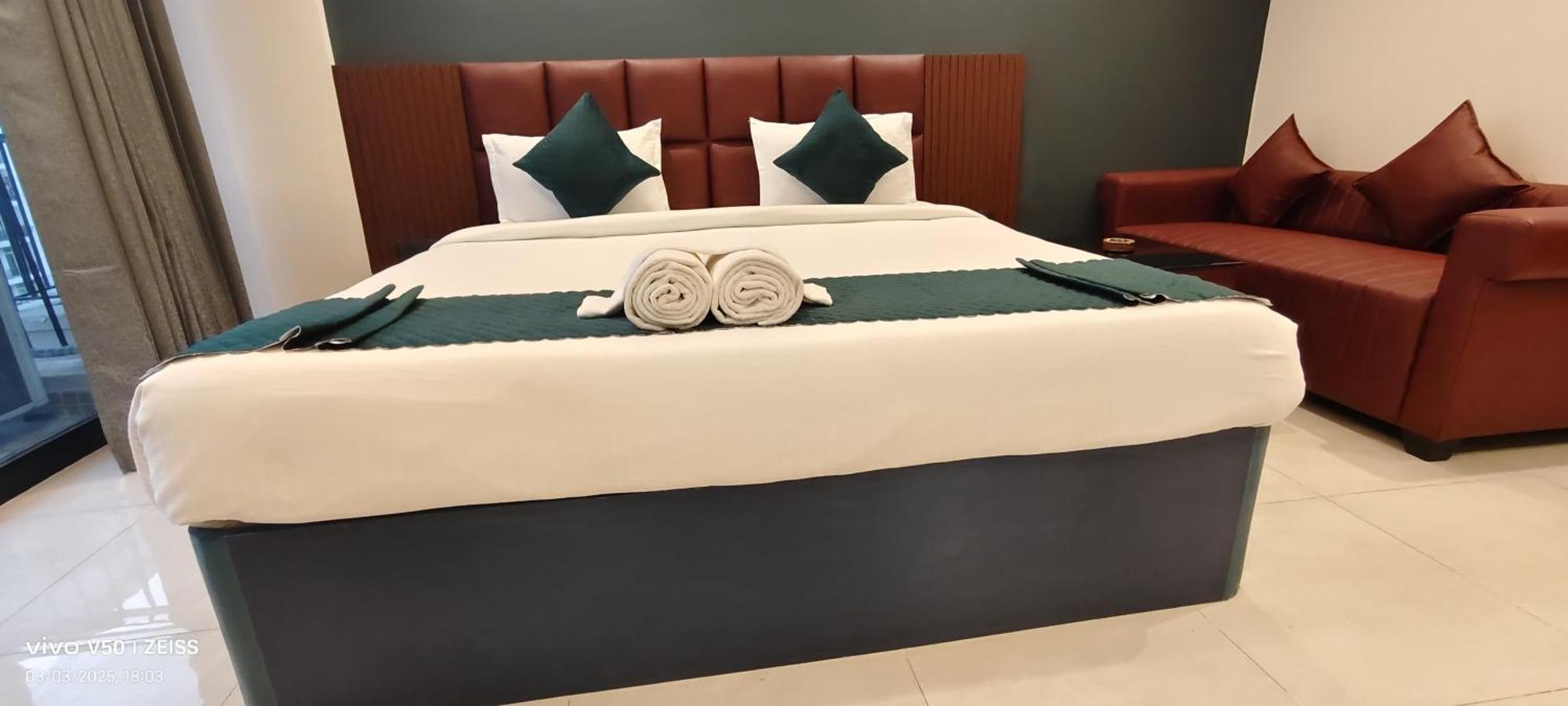 Hotel Maple Tree - Near Ekana Cricket Stadium - Lucknow Exteriör bild