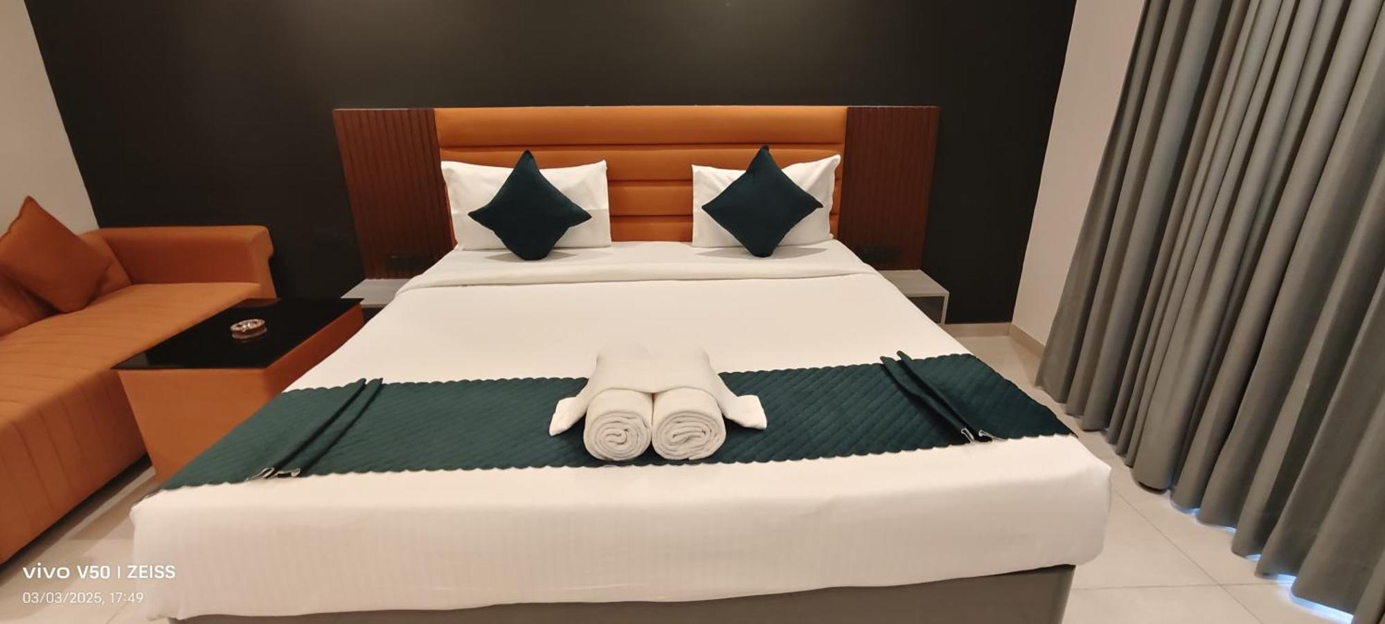 Hotel Maple Tree - Near Ekana Cricket Stadium - Lucknow Exteriör bild